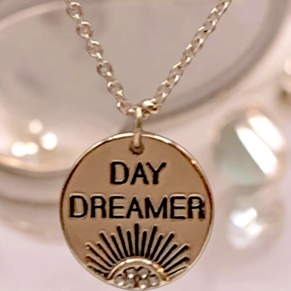 Signed LC Lauren Conrad Gold Plated Round Day Dreamer Pendant Necklace - Picture 1 of 7